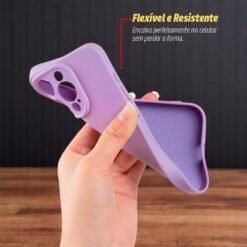 Imagem de Capinha Premium de Silicone Veludo para iPhone 16 Pro Max [2ASHOP] (LILÁS) - fragrância árabe