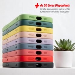 Imagem de Capinha Premium de Silicone Veludo para iPhone 16 Pro Max [2ASHOP] - Verde Militar - fragrância árabe